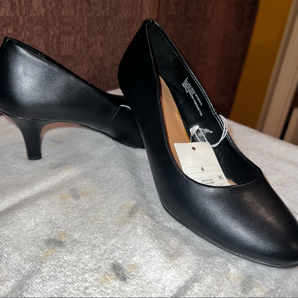 Womens Sz 6 Black Heels